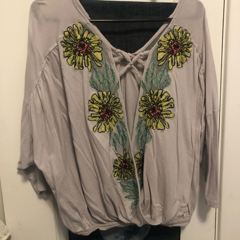 🌼Embroidered Free People Long sleeve top